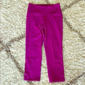 Nike cropped magenta leggings